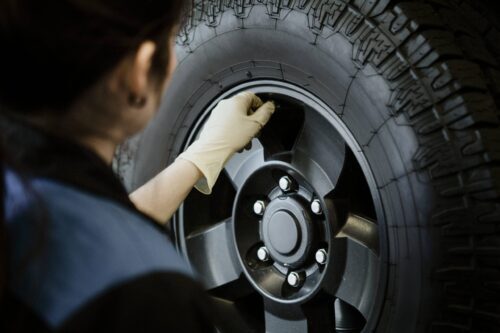 checking the tires 2025 02 10 02 35 53 utc scaled e1745832694549 - Sommerdæk vs. helårsdæk: Hvad er det sikre valg?